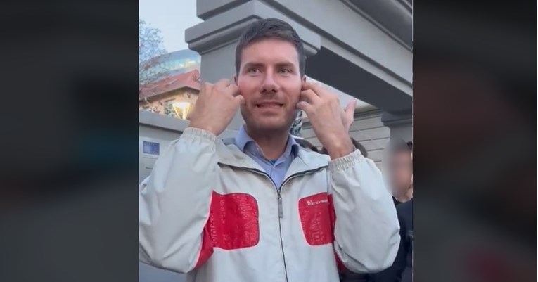 VIDEO Pernar učenicima pred školom govori da ne cijepe djecu i da piju opasnu otopinu