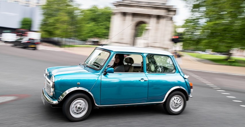 Klasični Mini dobio srce popularnog električnog auta