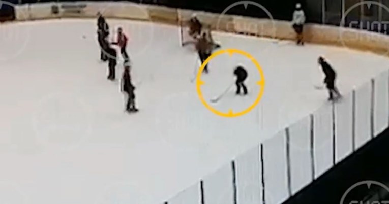UZNEMIRUJUĆE Dječak u Rusiji pogođen hokejaškim pakom u prsa. Preminuo je u bolnici
