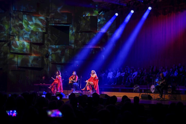 Interes za ovaj koncert u Lisinskom bio je toliki da je publika sjedila na pozornici