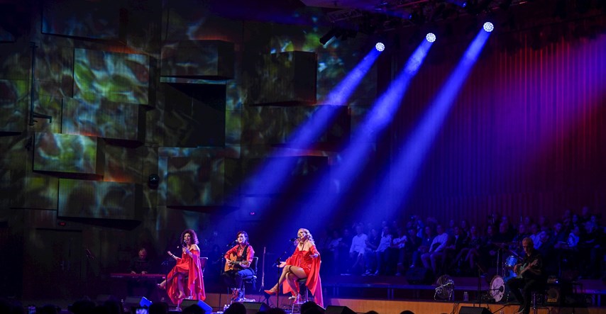 Interes za ovaj koncert u Lisinskom bio je toliki da je publika sjedila na pozornici