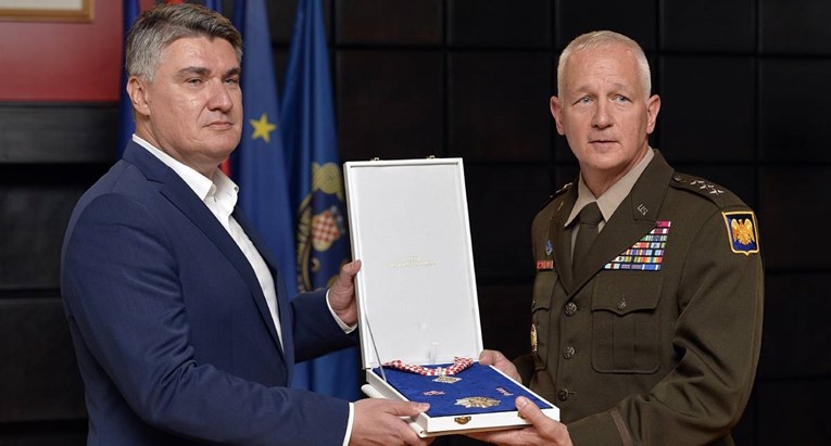 Milanović u Lori odlikovao američkog generala, pričao mu o knezu Trpimiru