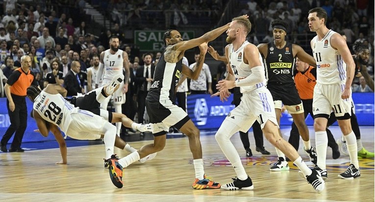 Partizanovci su mlatili Musu. Hezonja mu je krenuo pomoći, ali tada se dogodio šok