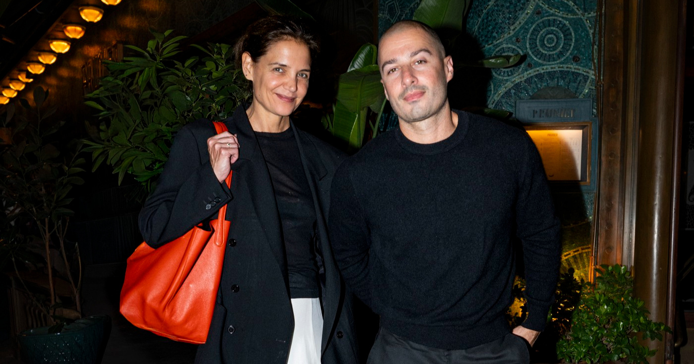 Ljubav cvjeta: Katie Holmes (47) i njezin 8 godina mlađi dečko nerazdvojni u Parizu