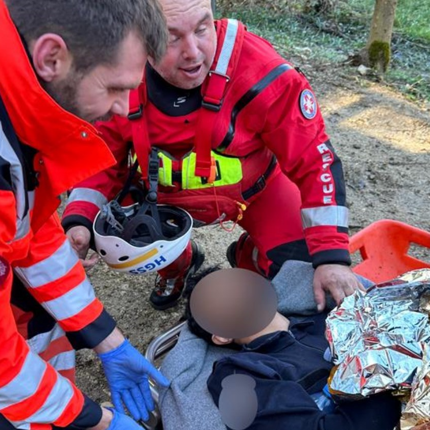 FOTO I VIDEO Spašena dva stranca u Kupi kod Duge Rese, jedan bio u pothlađenom stanju