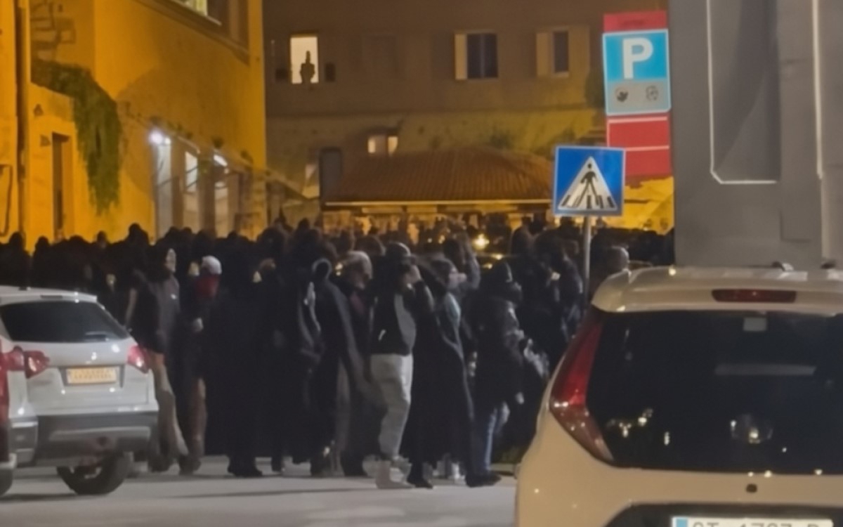 Torcida nakon utakmice još jednom napala navijače Ajaxa i otela glavne transperente?