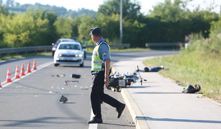 Nesreća u Brelima, motociklist s teškim ozljedama prebačen u bolnicu