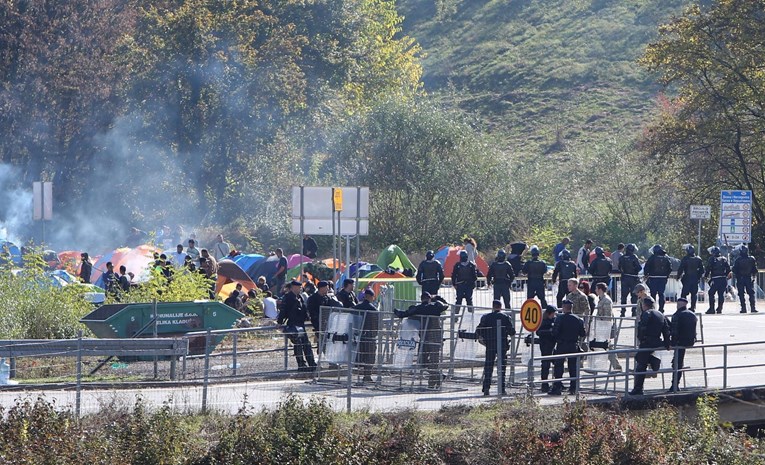 Erdogan prijeti da će u Europu poslati milijune migranata