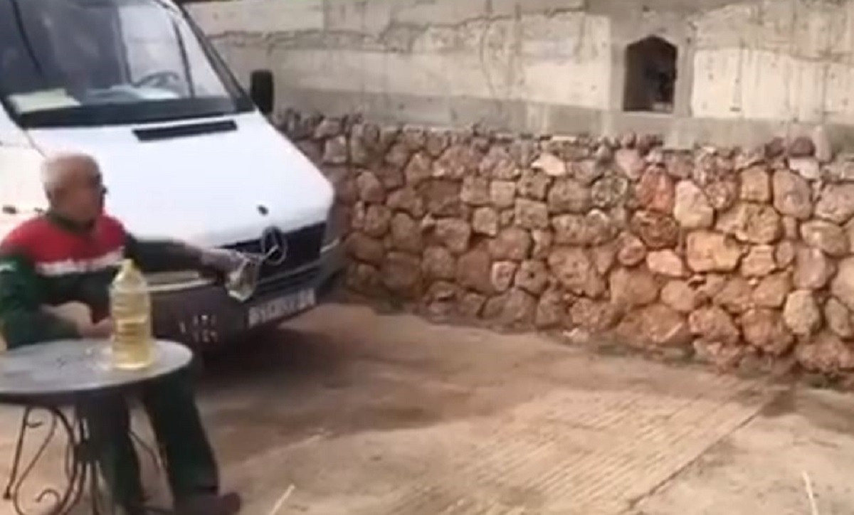 Video dvojice Hvarana koji piju i pjevaju mnogima vratio osmijeh na lice: "Hvala vam"