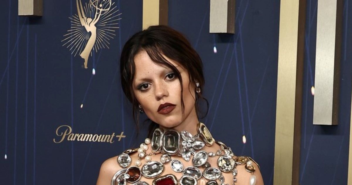 Jenna Ortega redefinirala “goli” stil na dodjeli nagrada Emmy