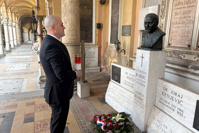 FOTO Dabro na Radićevu grobu: Nikada neću zanijekati Radića i druge hrvatske velikane