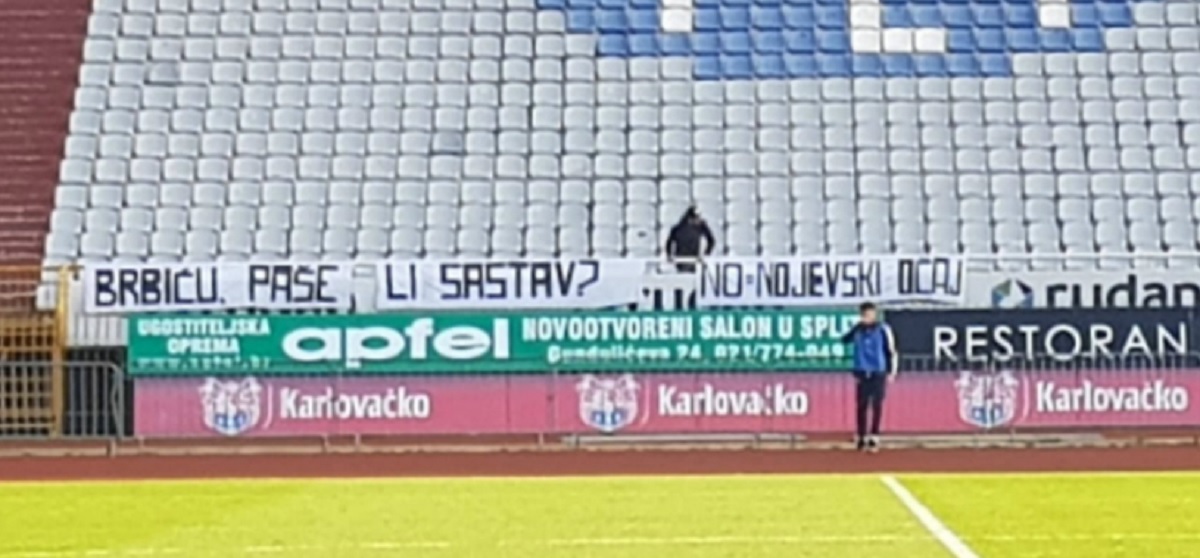 Na Poljudu uoči Šibenika osvanuo transparent: "Brbiću, paše li sastav?''