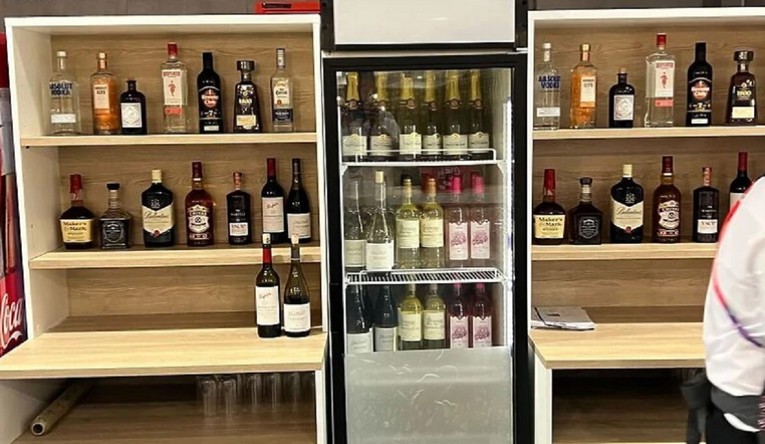 Za VIP goste nema zabrane alkohola na stadionima u Kataru, pogledajte ponudu pića