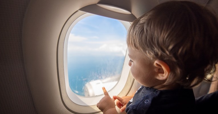 Stjuard podijelio savjete koji će spriječiti dječje izljeve bijesa u avionu