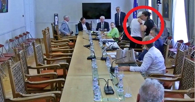 VIDEO Bizaran incident u saboru, Selak Raspudić bijesna. Javila se prozvana možemovka
