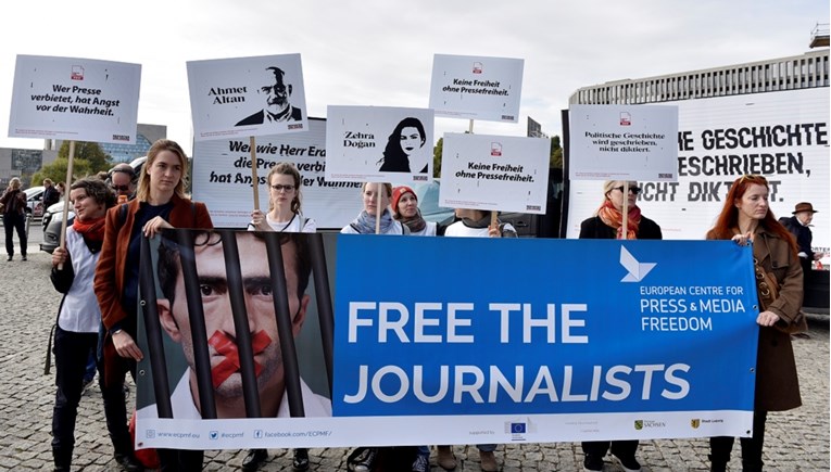 Reporteri bez granica: Broj zatvorenih novinara nikad nije bio tako visok