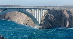 HAK: U prekidu više katamaranskih i trajektnih linija, otvoreni Paški i Krčki most