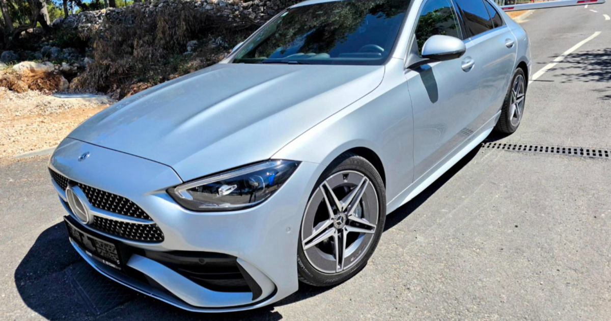 Najbolji auto oglasi: Mercedes C300d AMG Line s bogatom opremom i 78.000 km