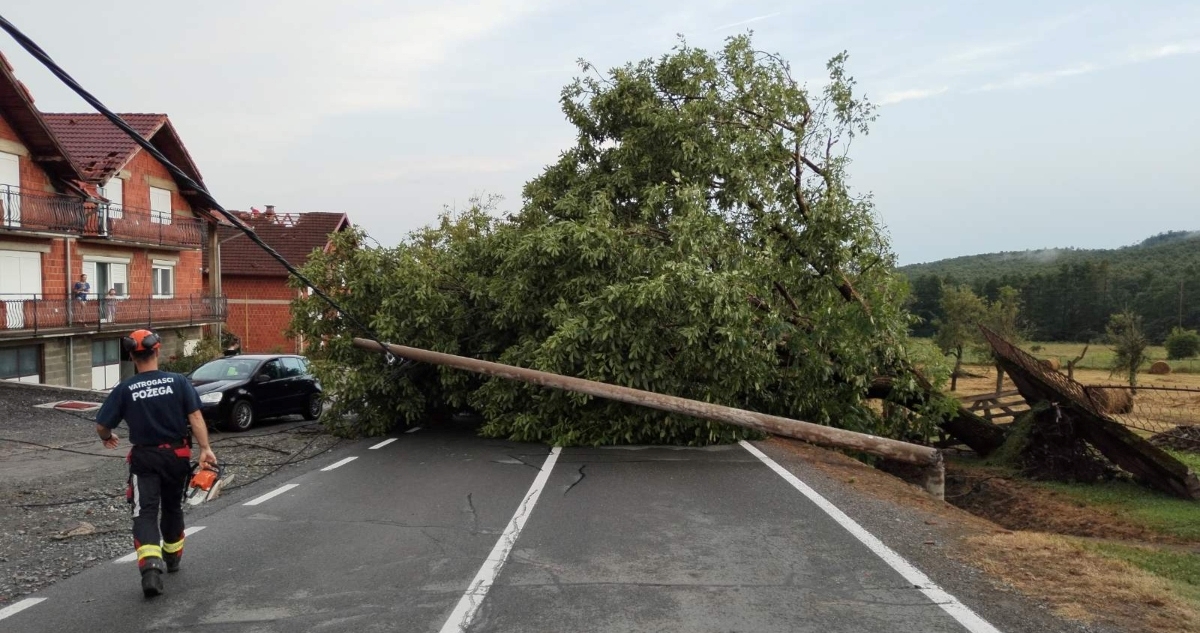 Jučer u Hrvatskoj intervenirala 8652 vatrogasca, jedan je ozlijeđen na Rabu