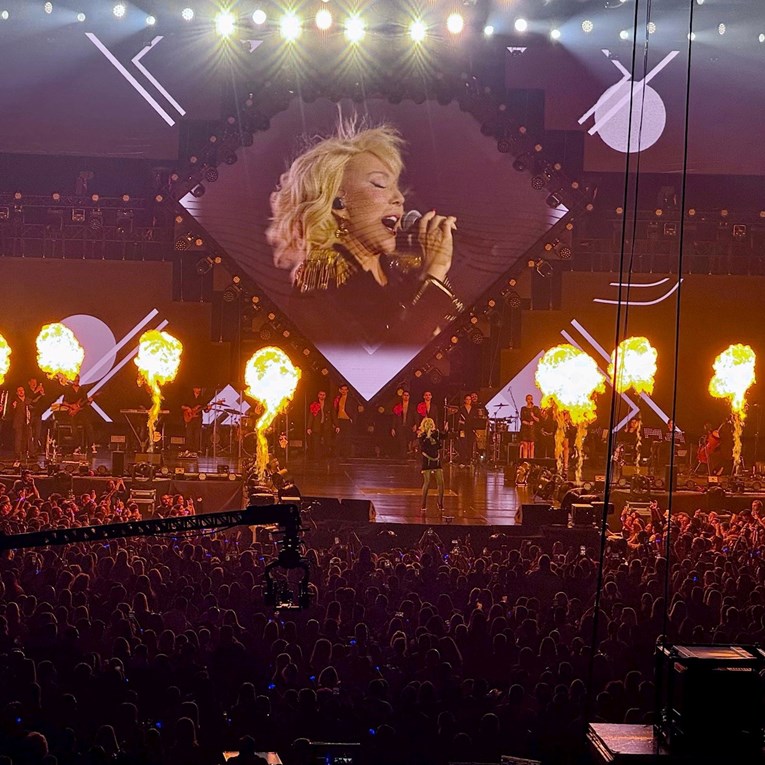 Lepa Brena drugu večer zaredom u punoj Areni Zagreb: "Iza mene je teško razdoblje"