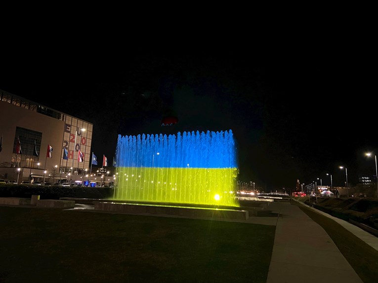 VIDEO Zagrebačke fontane svijetle u bojama ukrajinske zastave