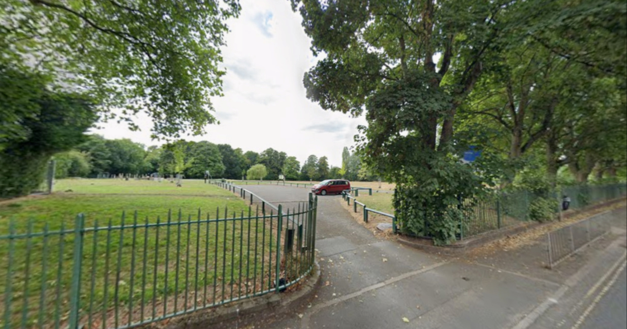 Troje uhićeno nakon što je tijelo muškarca pronađeno u kanti u Velikoj Britaniji