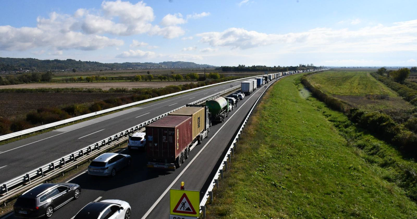 U Križevcima vozio neispravan kamion bez vozačke i pojasa, u vožnji bio i na mobitelu