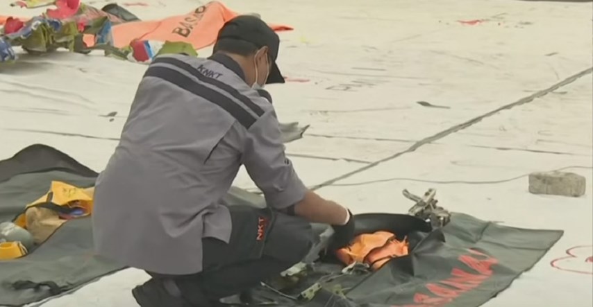 Ronioci izvukli crnu kutiju iz srušenoga indonezijskog putničkog aviona