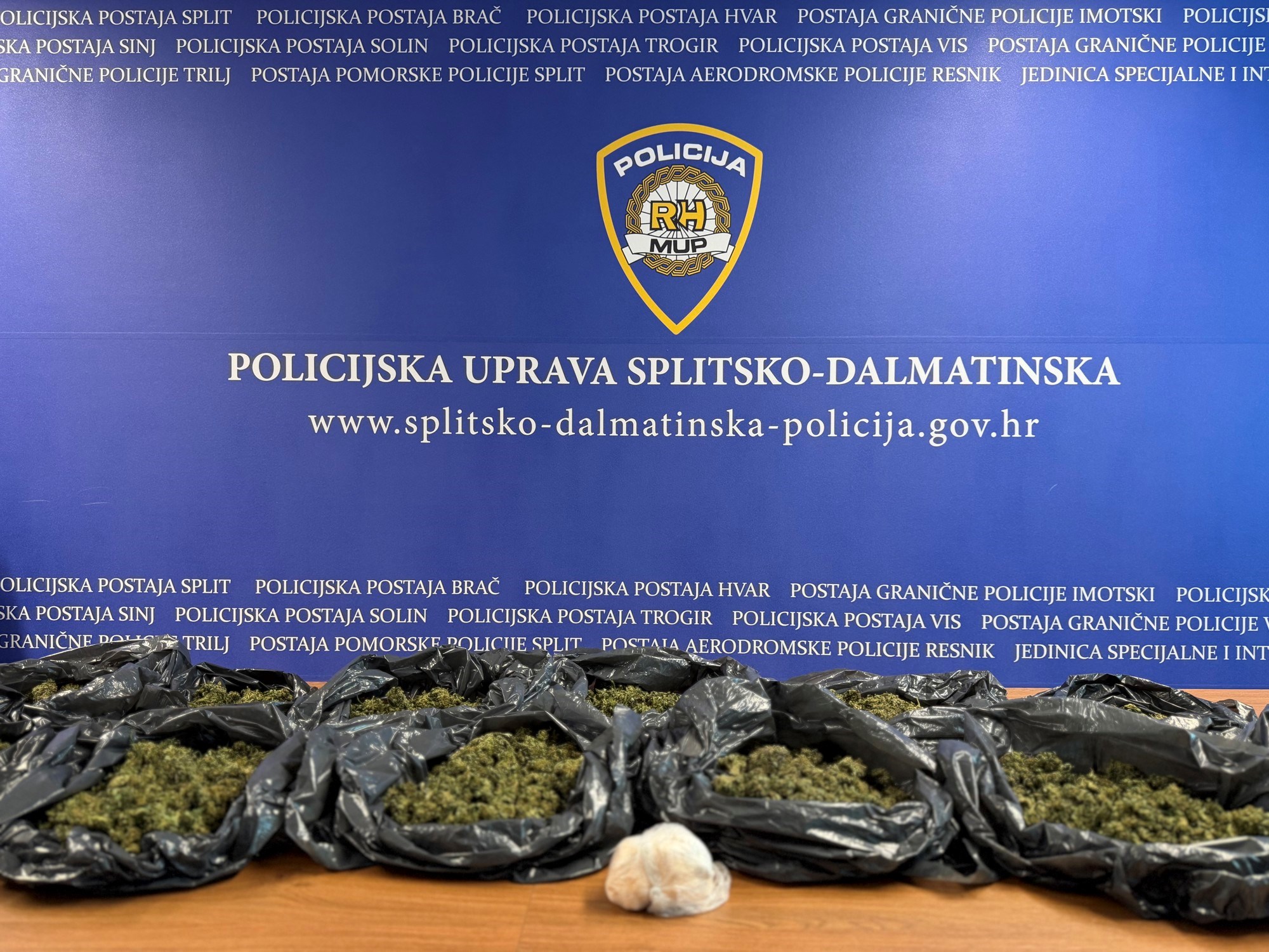 Akcija u Dalmaciji: Uhićena trojica dilera, zaplijenjeni speed i marihuana