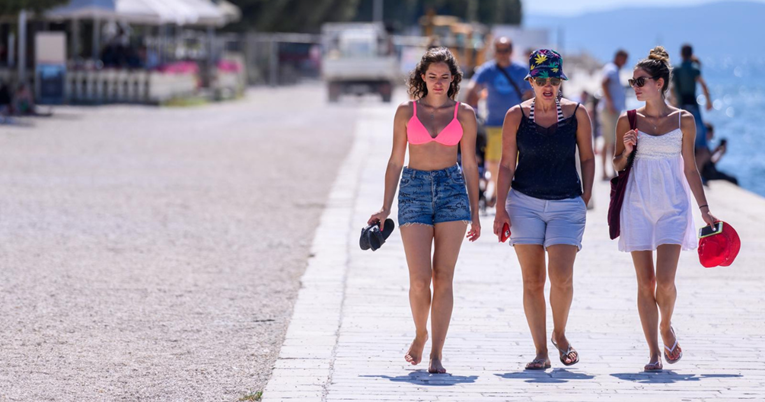 TZ Zadar krivo prevela letak, turistima poručila da kupaće nose svugdje osim na plaži