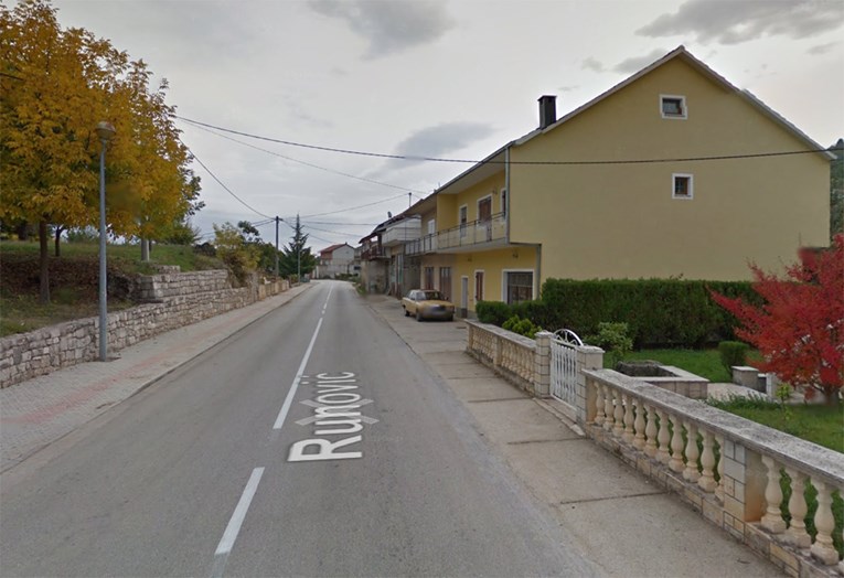 U nesreći u Dalmaciji noćas poginula jedna osoba, četiri ozlijeđene