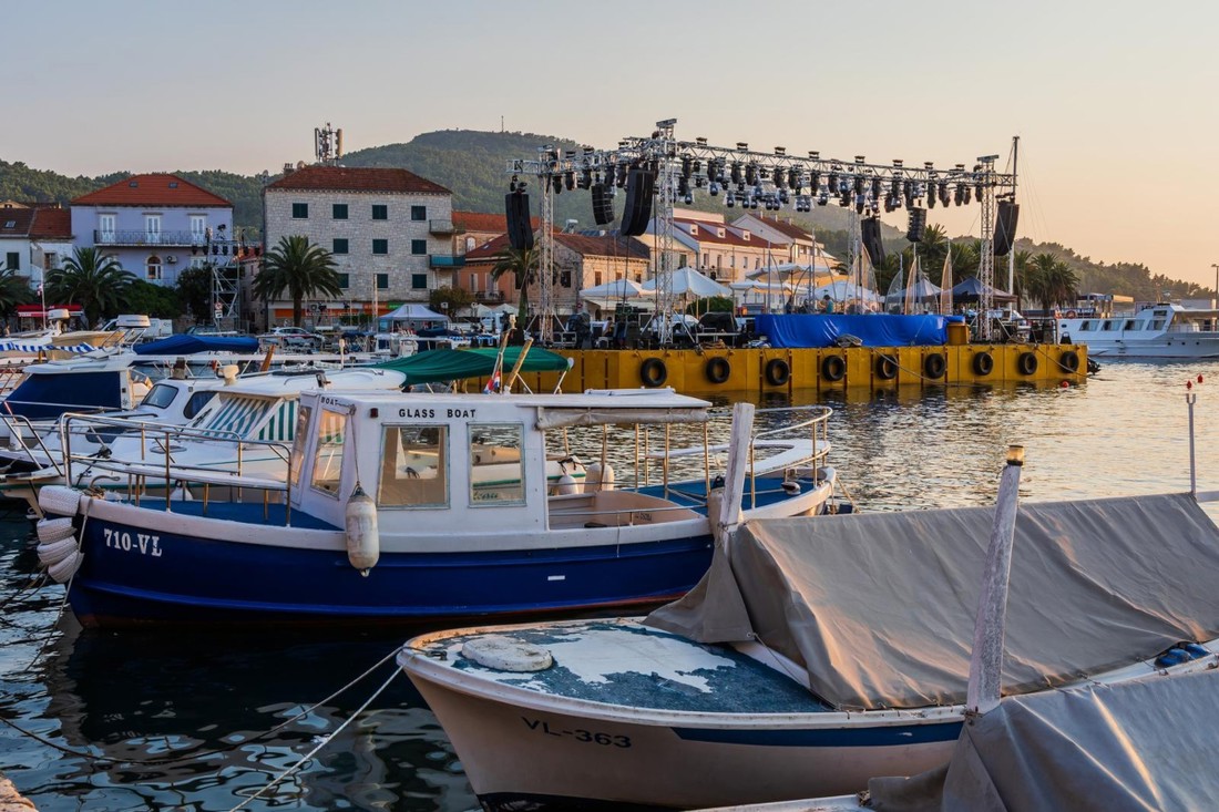 FOTO Ovako izgleda plutajuća pozornica na kojoj će se pjevati Oliverovi hitovi