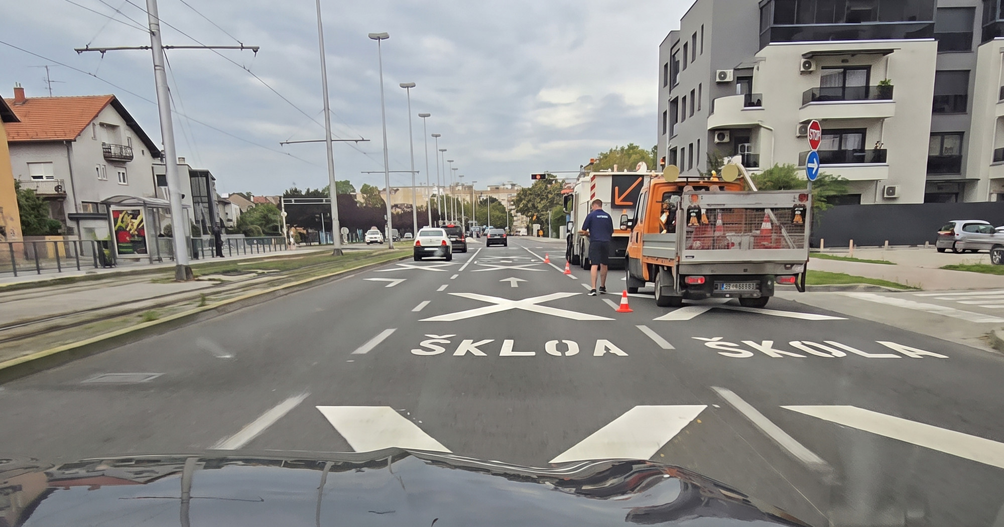 Instruktor Trulac snimio pogrešku na cesti: "Što piše to na podu?"
