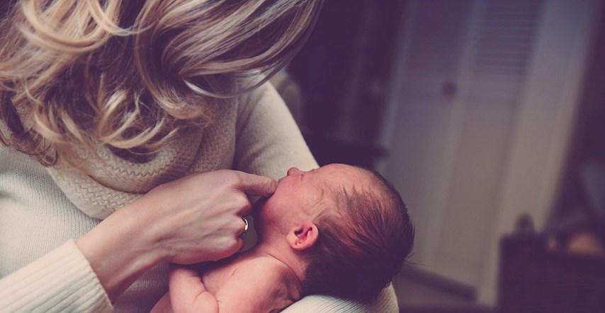 Znanost je dokazala: Sretna mama odgaja sretnu i pametnu bebu