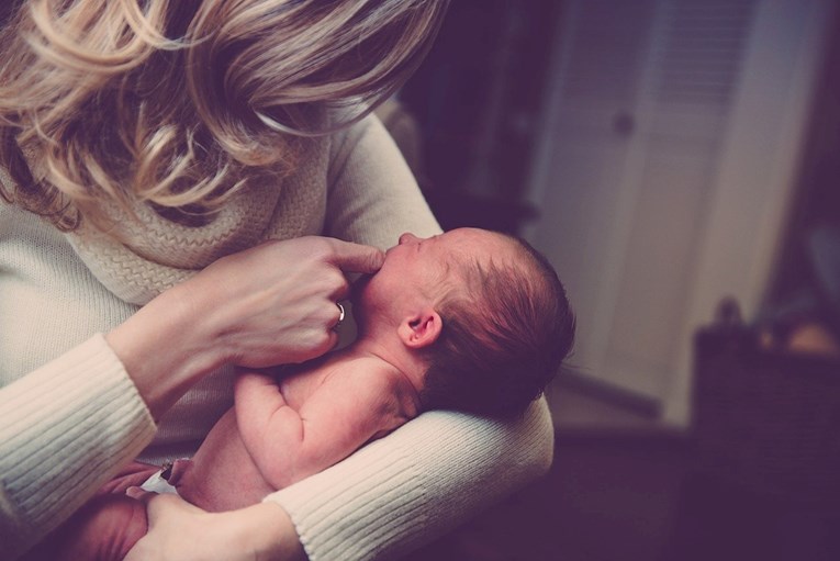 Znanost je dokazala: Sretna mama odgaja sretnu i pametnu bebu