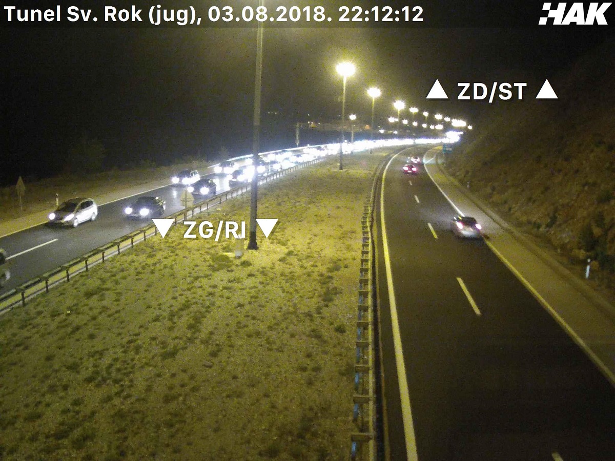 Zapalilo se vozilo u tunelu Sveti Rok, nastala kolona od 5 kilometara