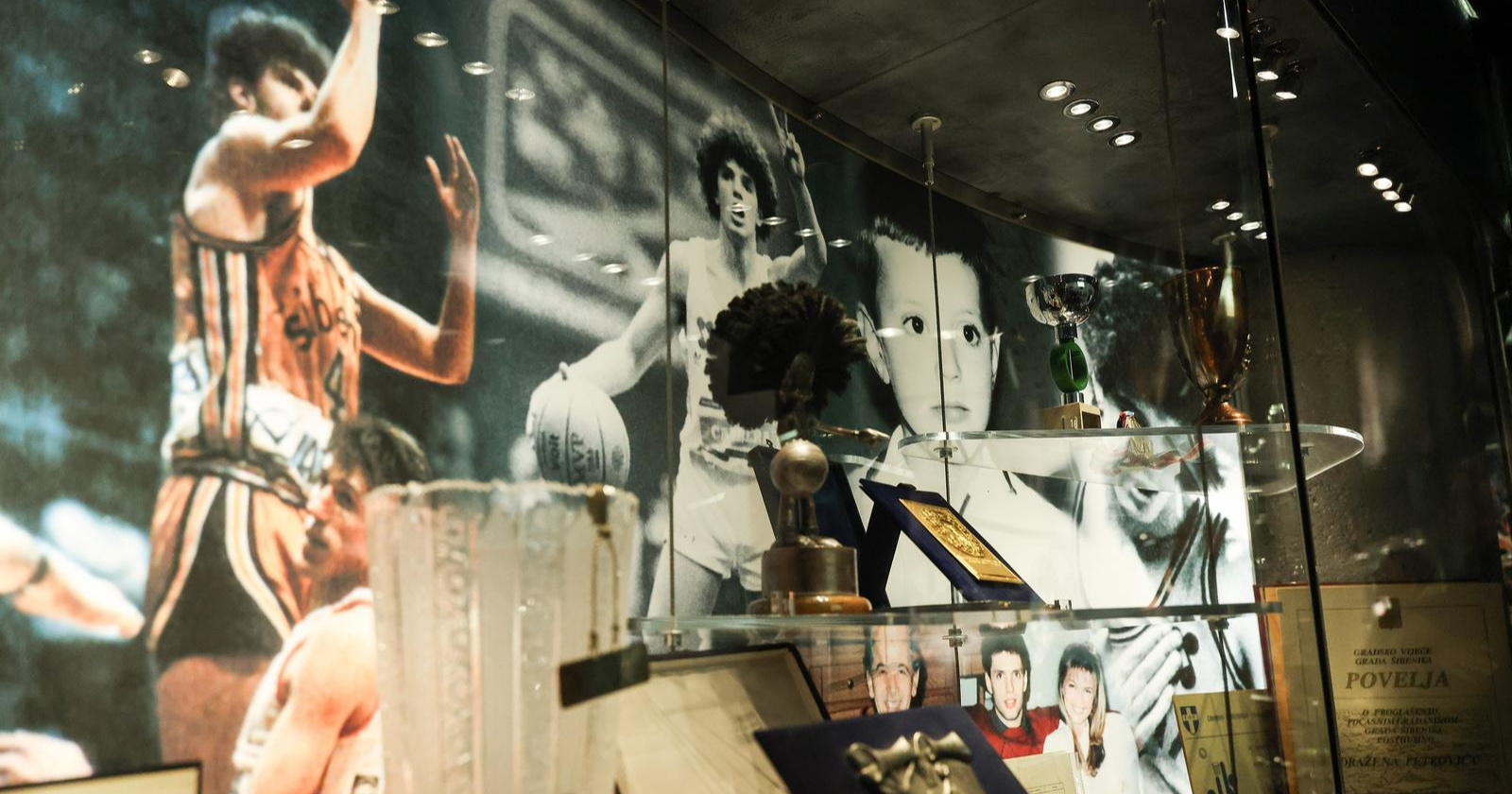 U Zagrebu otvorena izložba "Dražen & Cibona - Vladari europskih parketa"