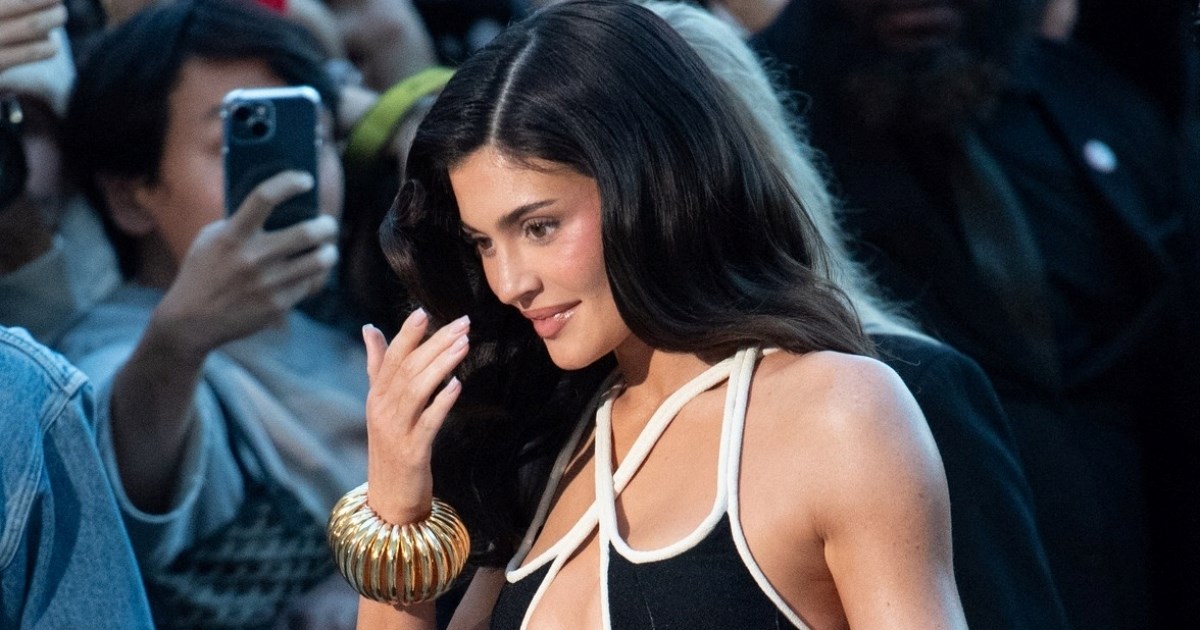 It djevojke ne skidaju glomazne narukvice