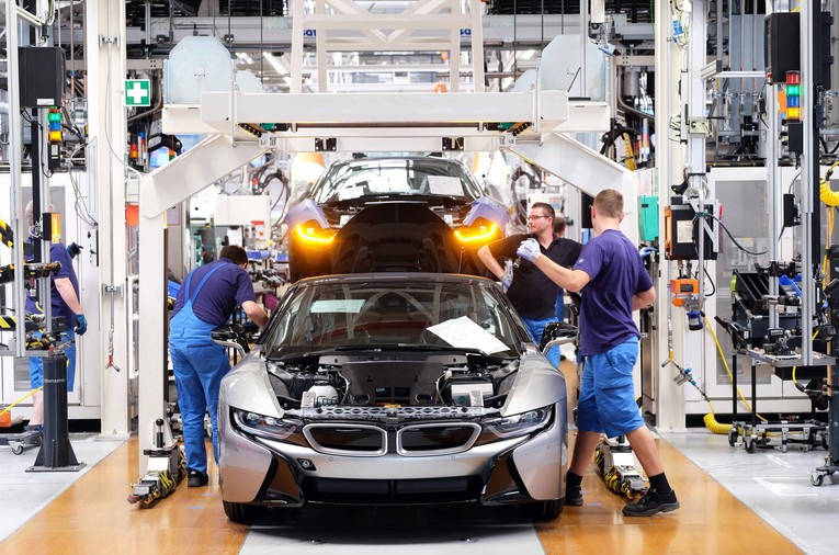 VIDEO 45 godina radio za BMW. Poklon za odlazak u mirovinu ga rasplakao
