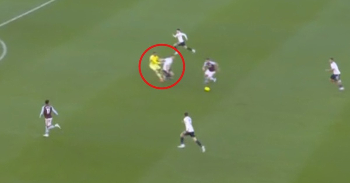 VIDEO Bizaran kiks golmana u Premier ligi. Fanovi: Najgora odluka ikad