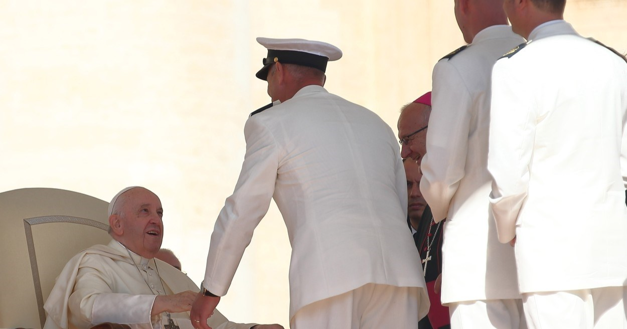 Klapa Hrvatske ratne mornarice zapjevala papi Franji: "To nikad nećemo zaboraviti"
