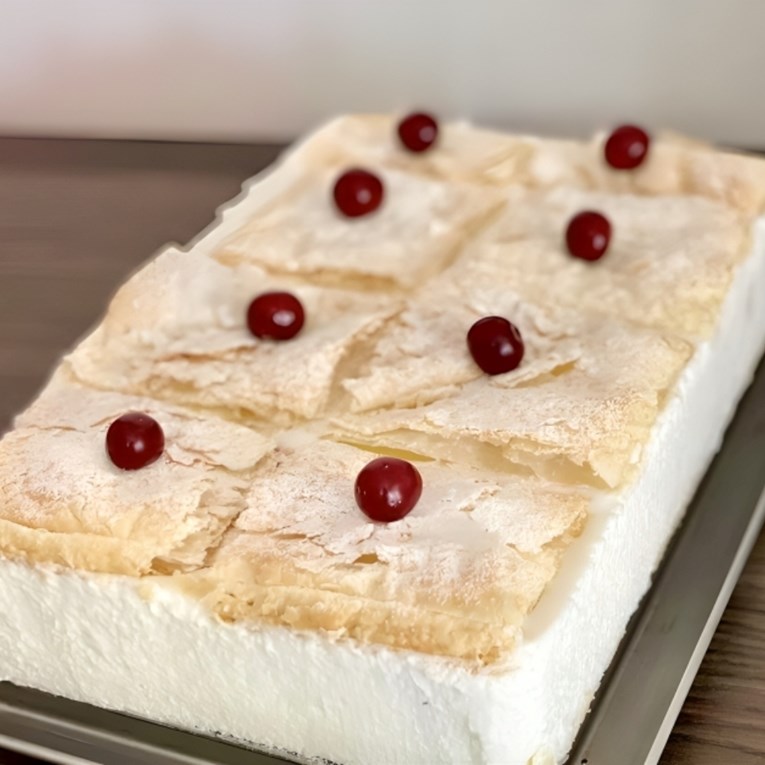 Kremaste jogurt kremšnite gotove su za tren, za njih vam treba svega par sastojaka