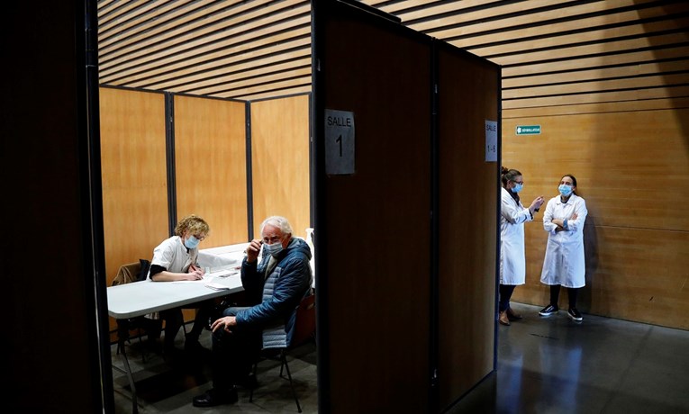 U Francuskoj se nastavlja rast hospitalizacija zbog korone