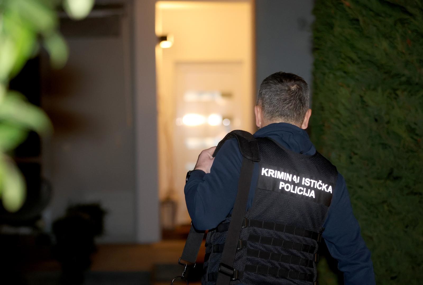 USKOK optužio petoricu. Udružili se da bi izvlačili tajne podatke iz policije