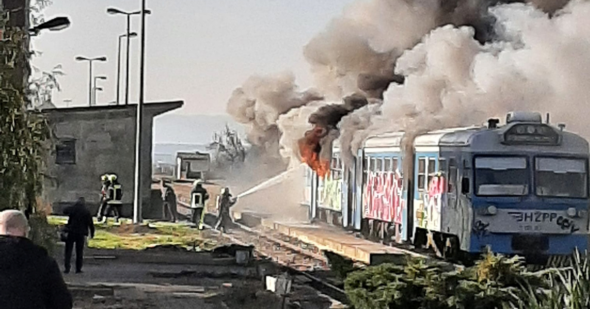 FOTO Planuo vlak na željezničkoj postaji u Velikoj. Diže se gusti oblak dima