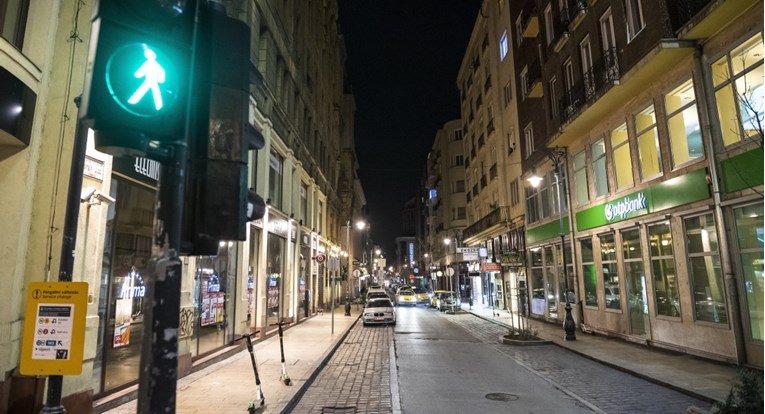 Orban najavio obavezno cijepljenje državnih službenika, liječnici žele covid-potvrde