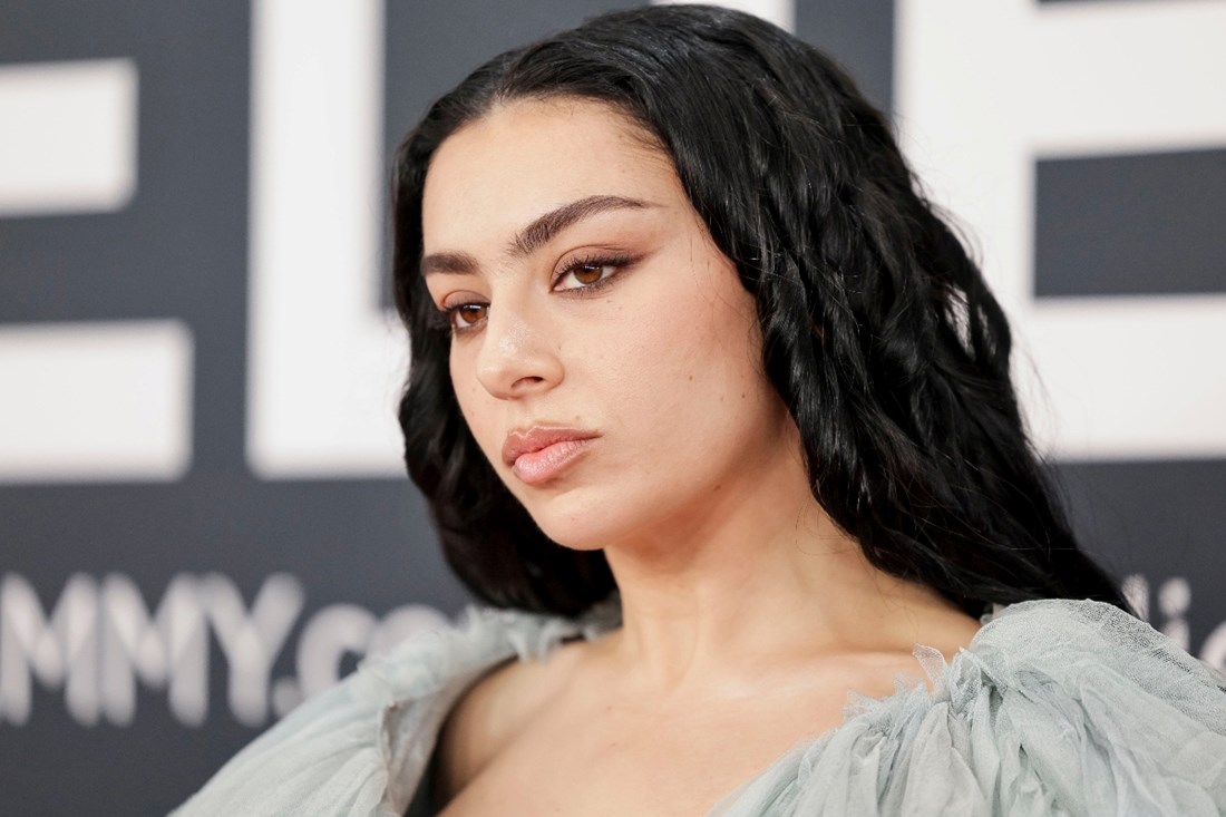 Charli XCX je novo lice modne kuće Saint Laurent