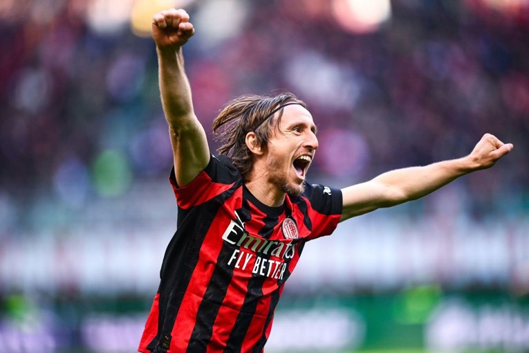 Ovacije za Modrića. Pjevali su mu ono što se pjevalo Maradoni