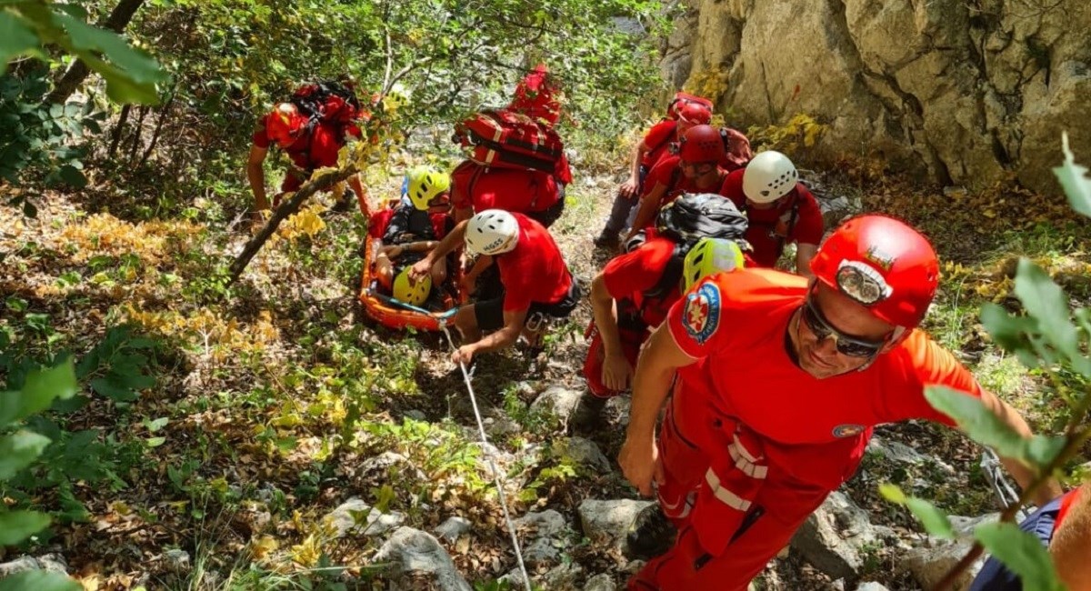 HGSS-ovci Spasili Ozlijeđenu Turisticu Iz Kanjona Cetine - Index.hr