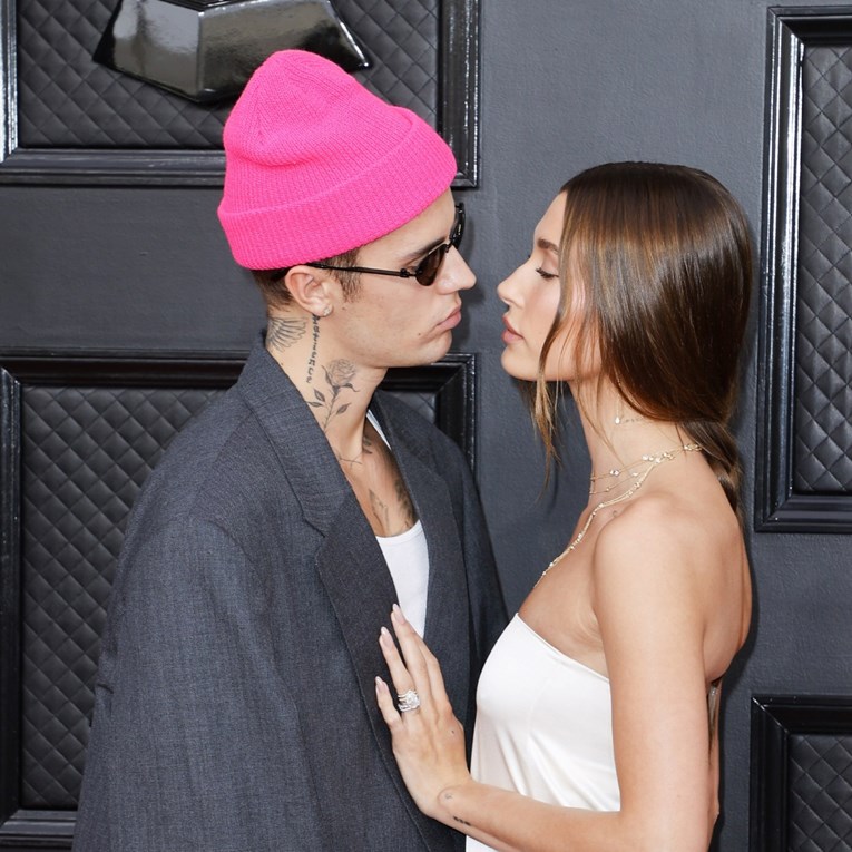 Hailey pozirala u bikiniju, suprug Justin joj poručio: "O moj Bože"